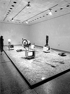 Wolf Vostell «Electronic Dé-coll/age, Happening Room»